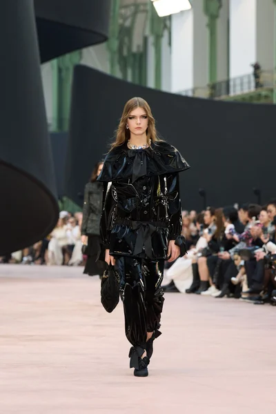 Look 32